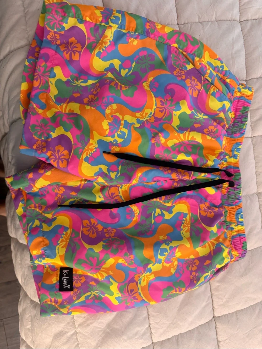 Kulani Kinis colorful retro